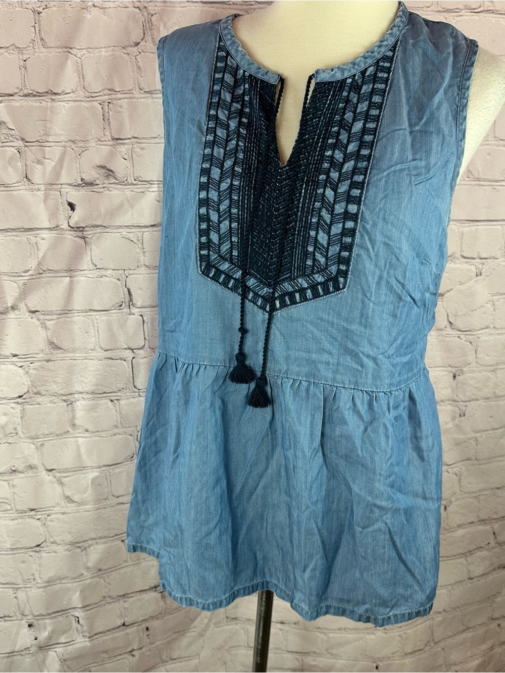 Talbots Sleeveless Embroidered Chambray Tunic women L peplum ruffle tassle tie